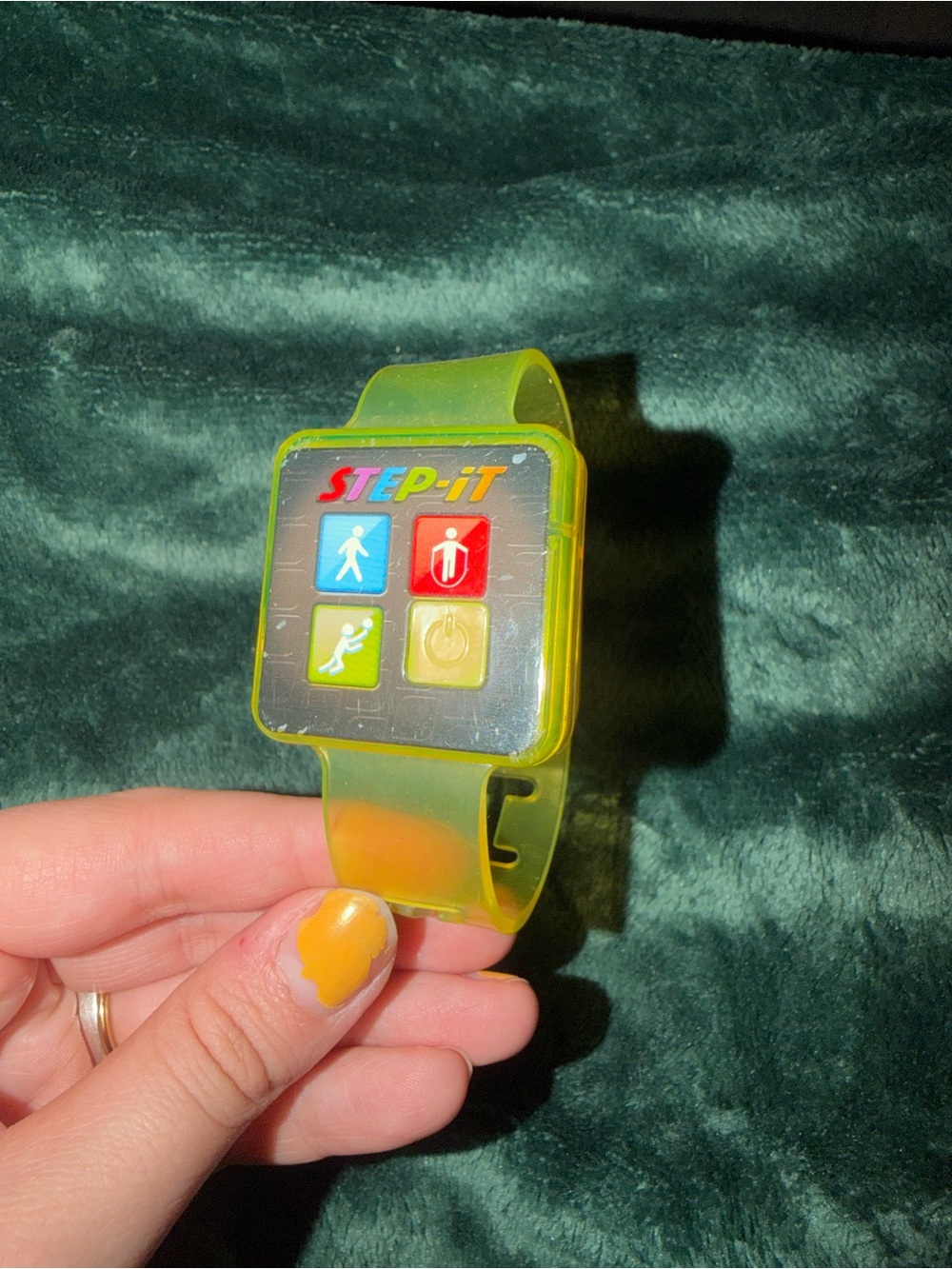 2016 McDonald’s yellow Step It watch -not sure what it’s supposed to do PLS READ